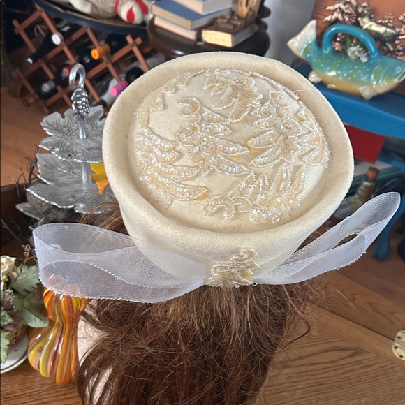 Elegant Vintage Cream Embellished Wool Pillbox Hat main image 8